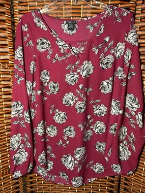 Torrid Size 0 Burgundy Floral Blouse Long Sleeve Keyhole Plus Size Top